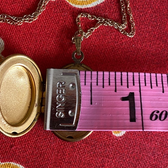 VTG I WEH I 14K Gold Filled Oval Locket - Medium - Picture 14 of 16